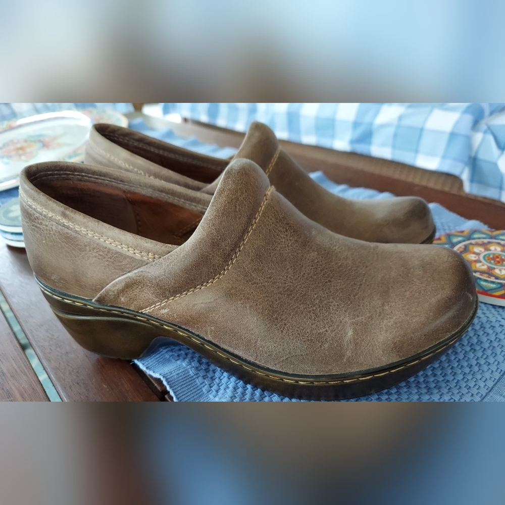 Sofft Light Brown Taupe Leather Upper Clogs 9